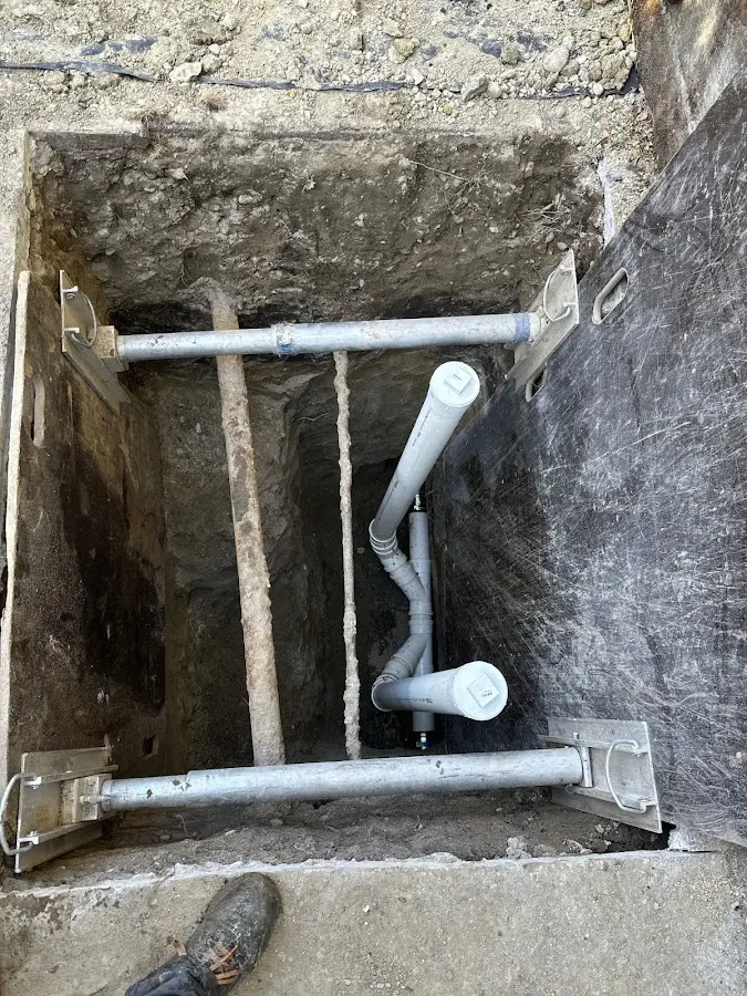 Experienced plumber completing Drain Cleaning work in Girard